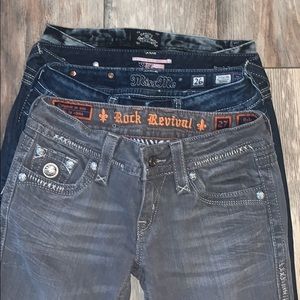 4 pairs of women’s Jeans. Can be sold separately!